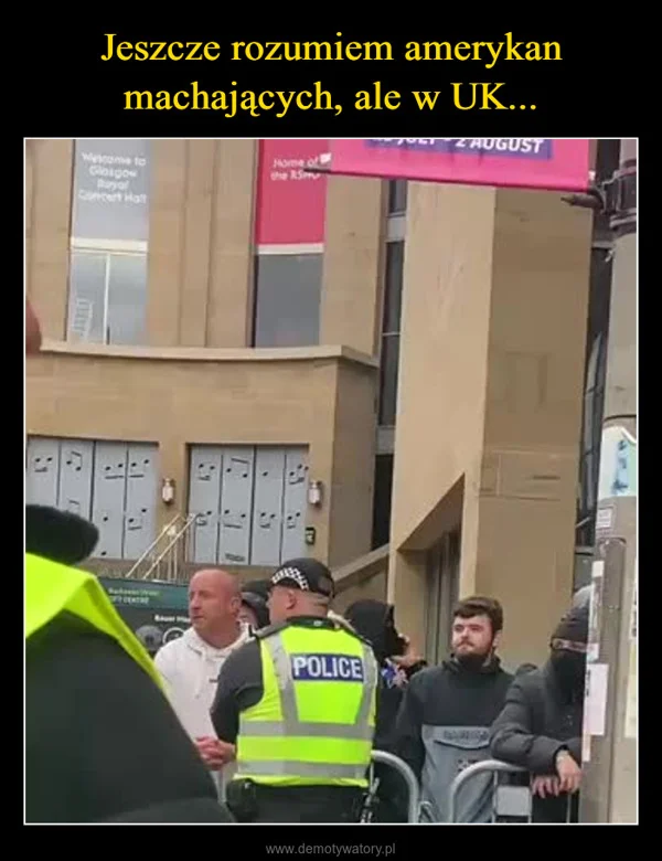 
    Jeszcze rozumiem amerykan machających, ale w UK...