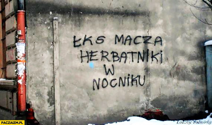 ŁKS macza herbatniki w nocniku napis na murze