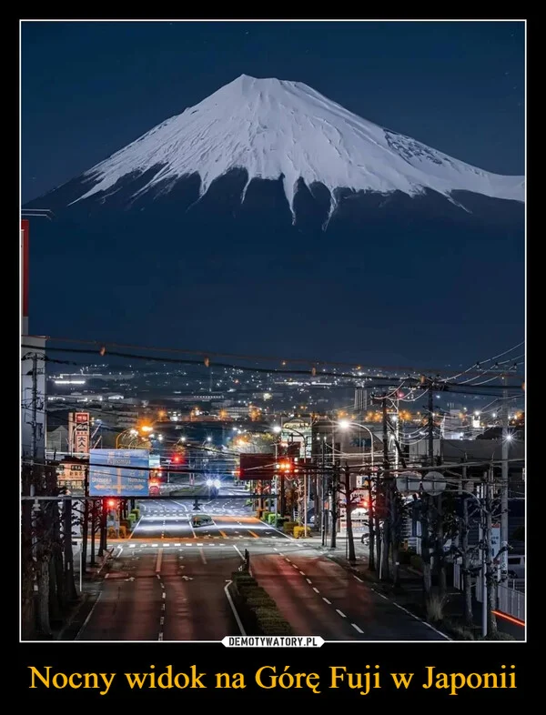 
    Nocny widok na Górę Fuji w Japonii