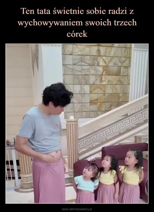 
    Ten tata świetnie sobie radzi z wychowywaniem swoich trzech córek