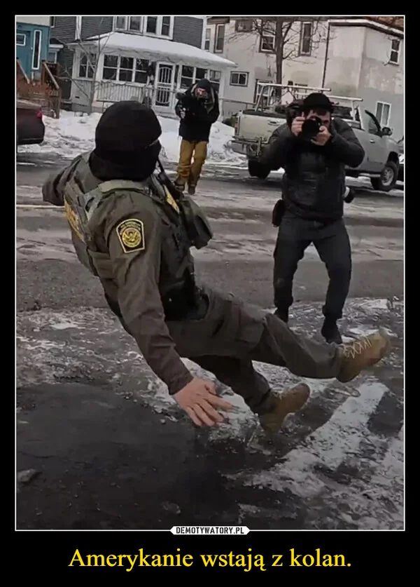 Amerykanie wstają z kolan.