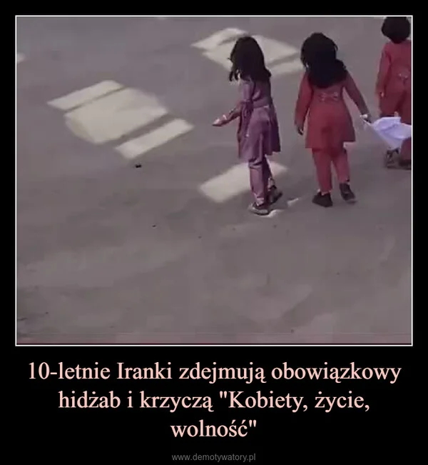 
    10-letnie Iranki zdejmują obowiązkowy hidżab i krzyczą 