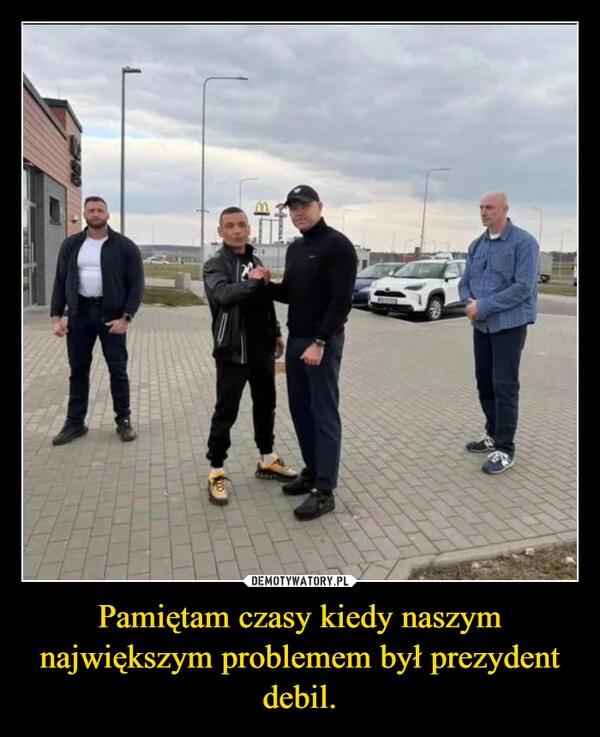 
    Pamiętam czasy kiedy naszym największym problemem był prezydent debil.