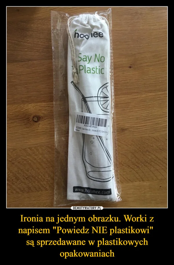 Ironia na jednym obrazku. Worki z napisem 