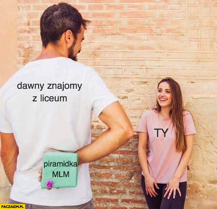 
    Dawny znajomy z liceum daje prezent piramidka MLM