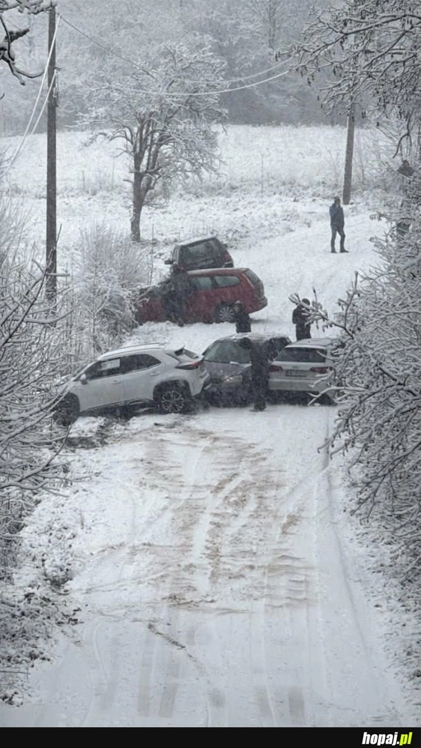 
    Matura 2026: oblicz ilość dzbanów na letnich oponach