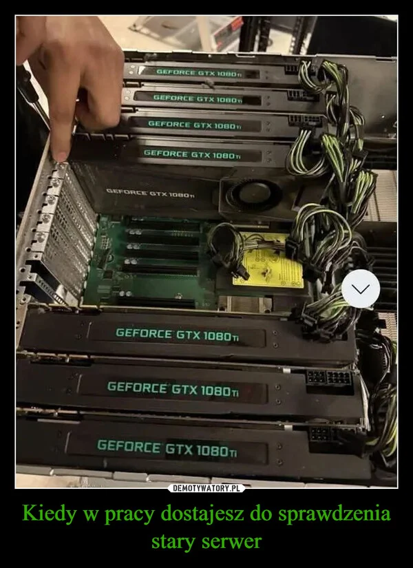 
    Kiedy w pracy dostajesz do sprawdzenia stary serwer