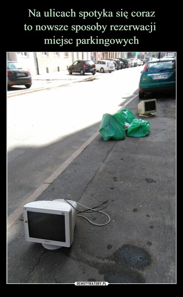 Na ulicach spotyka się coraz to nowsze sposoby rezerwacji miejsc parkingowych