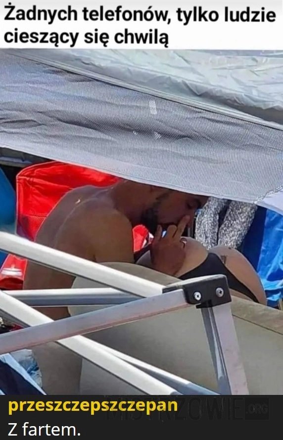 Ludzie cieszący się chwilą