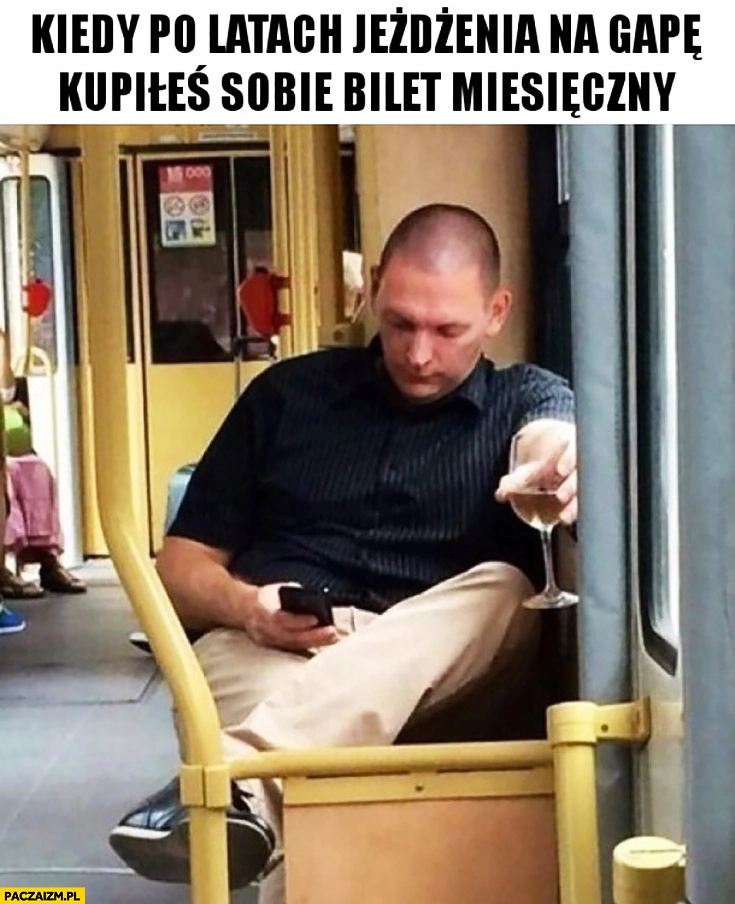 Kiedy po latach jeżdżenia na gapę kupiłeś sobie bilet miesięczny szampan w kieliszku