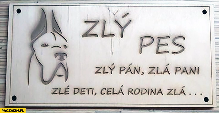 
    Zły pies, zły pan, zła pani, złe dzieci, cala rodzina zła. Tabliczka po czesku