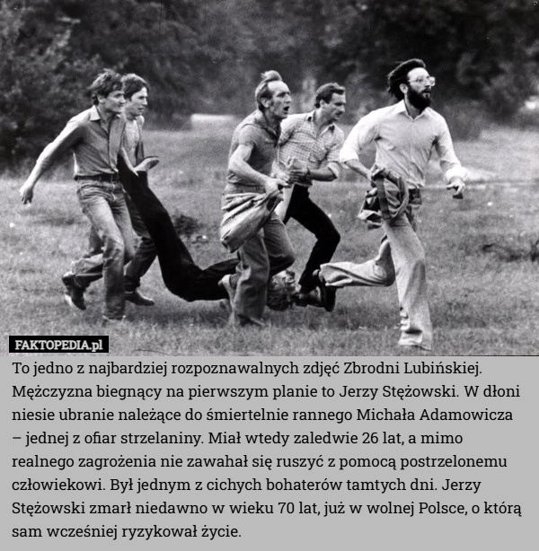 To jedno z najbardziej rozpoznawalnych zdjęć Zbrodni Lubińskiej. Mężczyzna